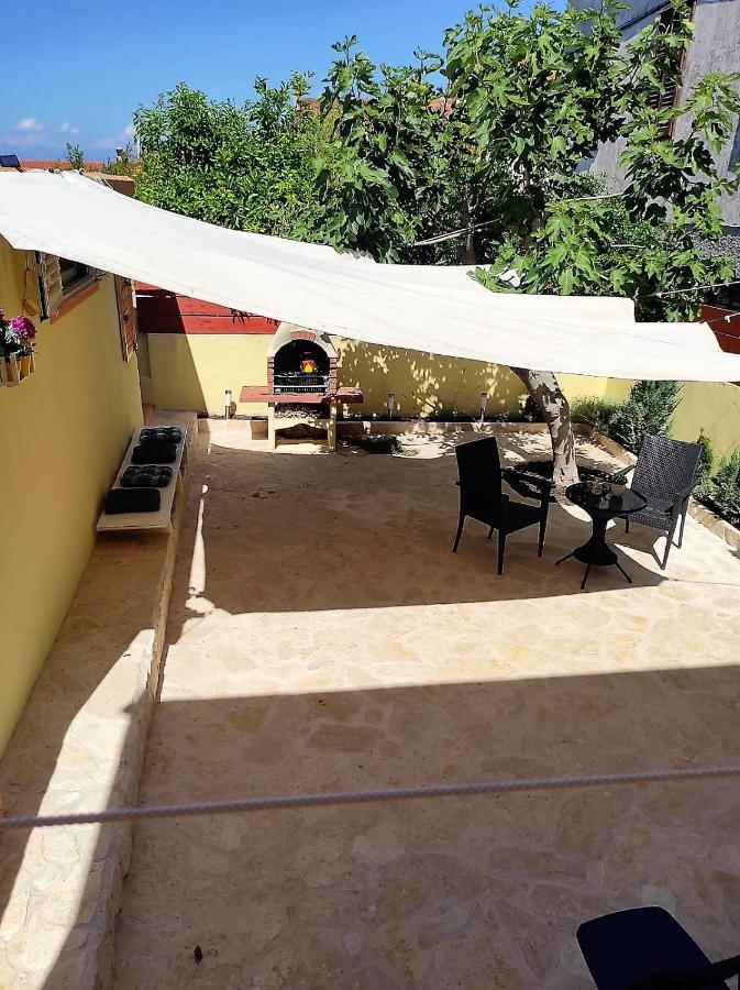 Lumar Holidays And Apartments Preko Exterior photo