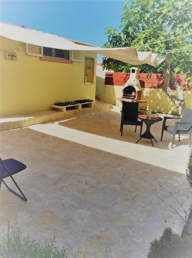 Lumar Holidays And Apartments Preko Exterior photo